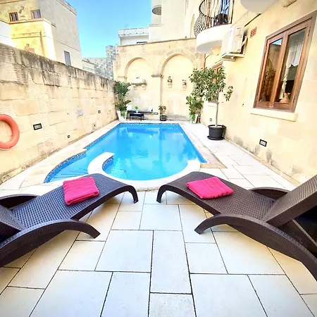 Semesterbostad Ta Gorg With Pool Qala